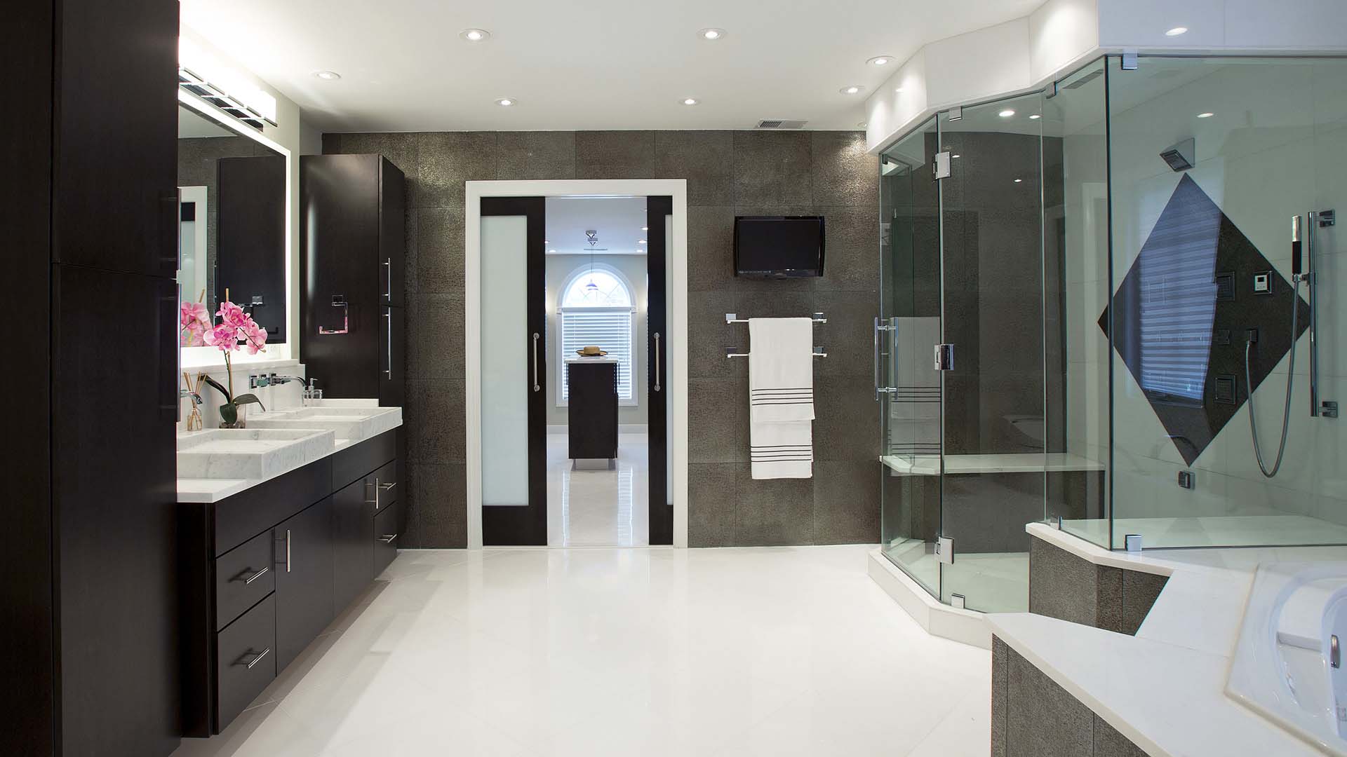 Dag bath closet crop 3