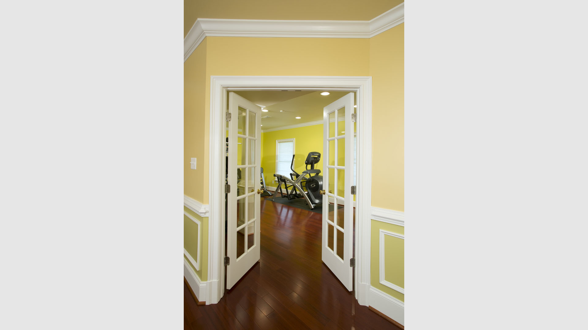 Ravi gym door