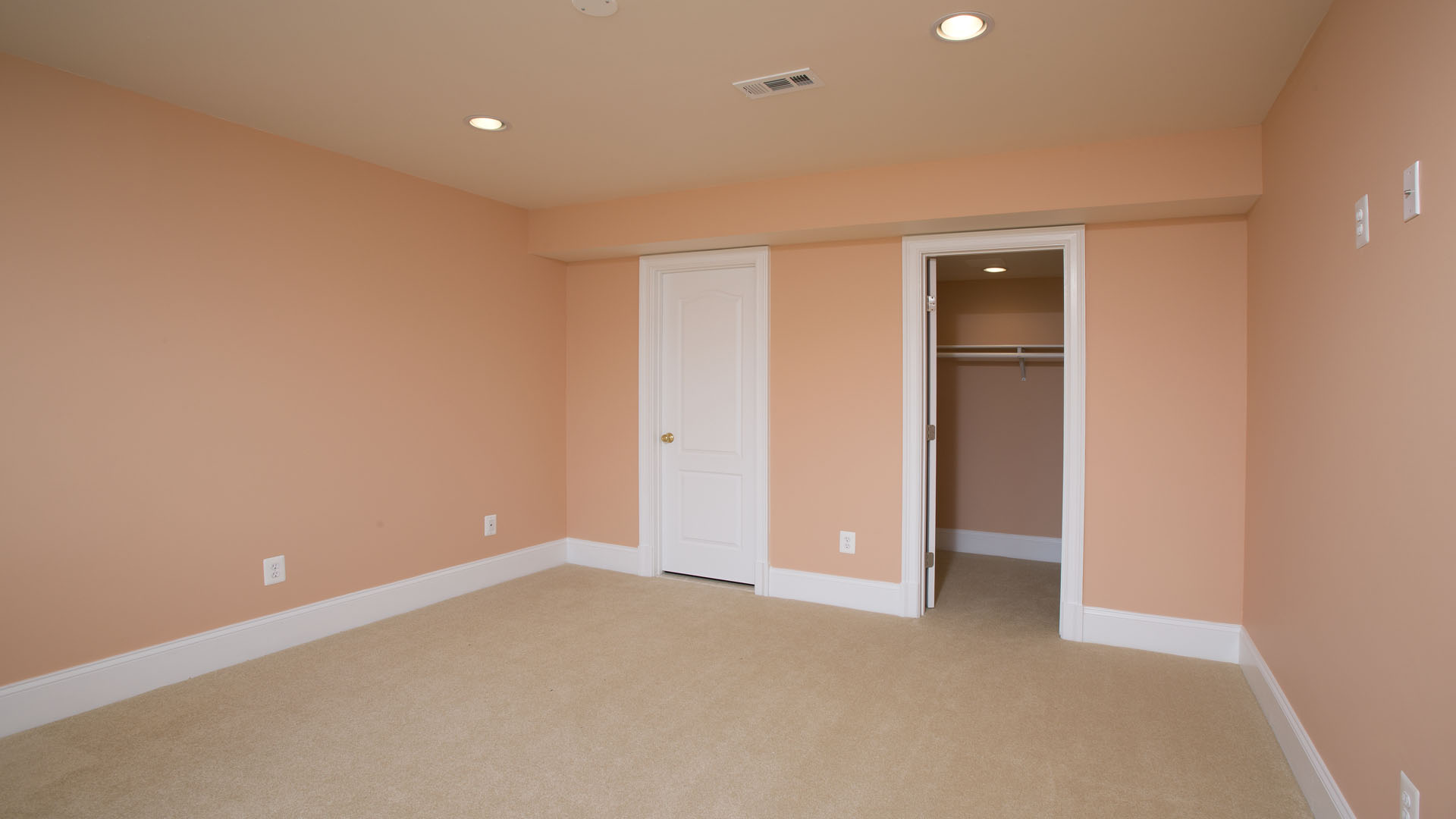 Ravi mbed closet