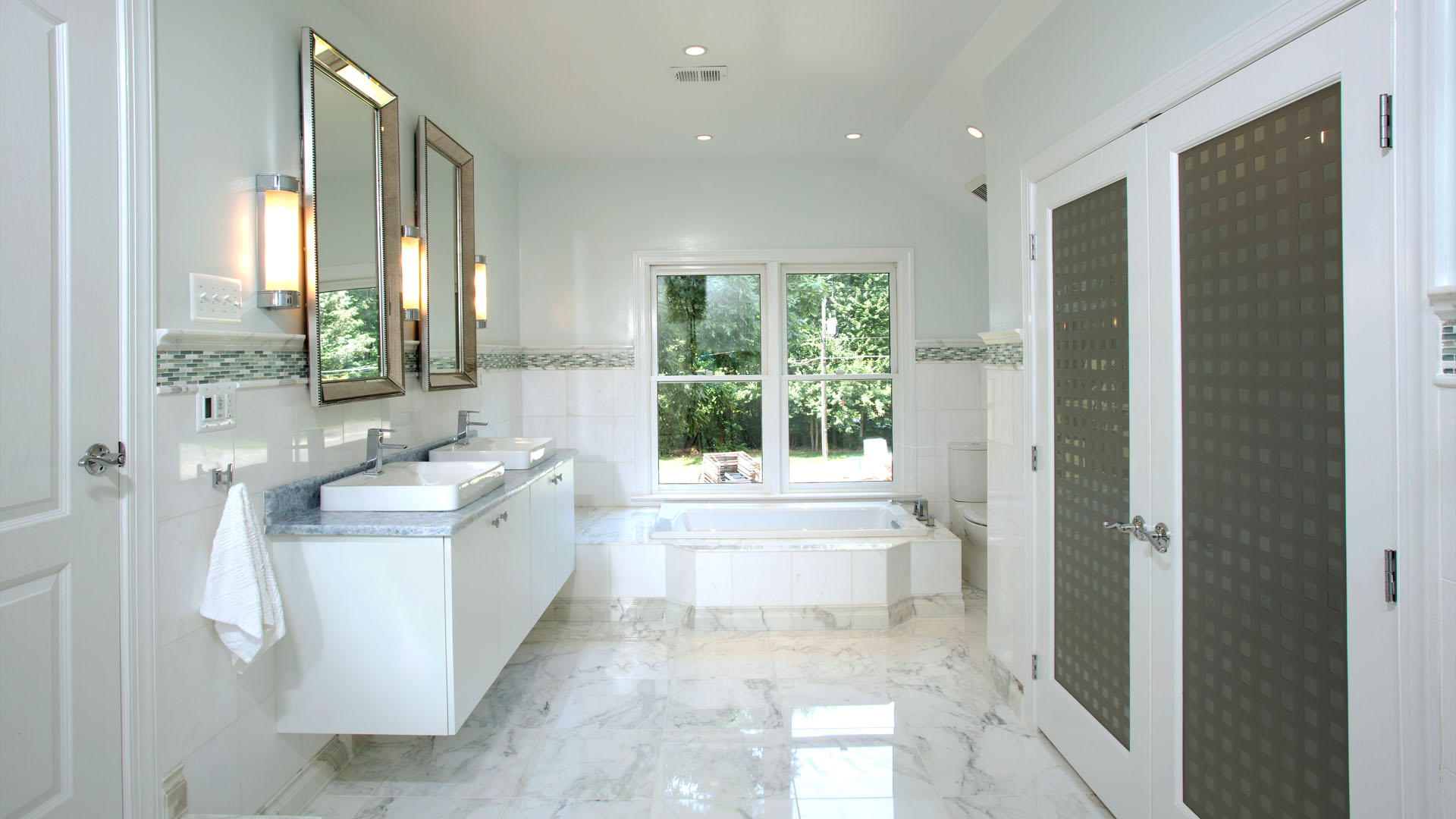 BATHROOM-403