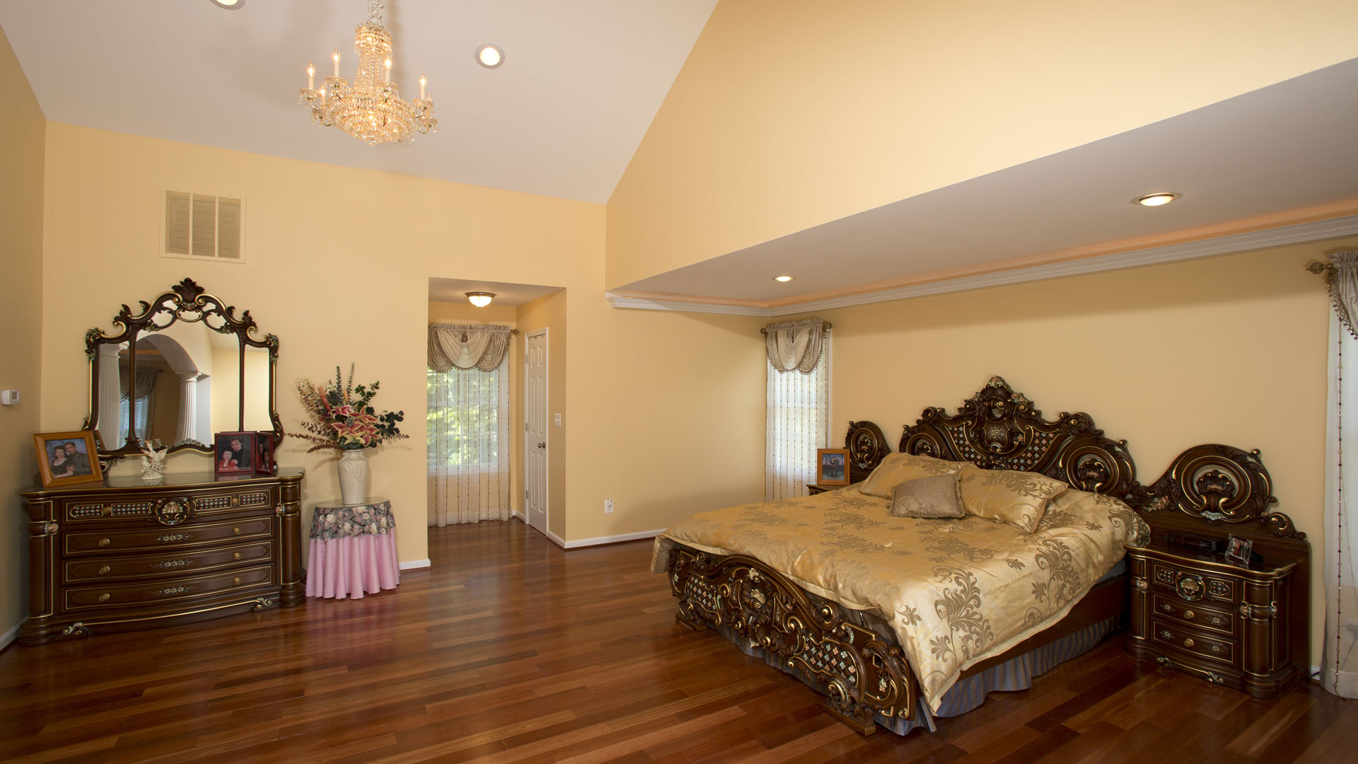 Hang mb closets
