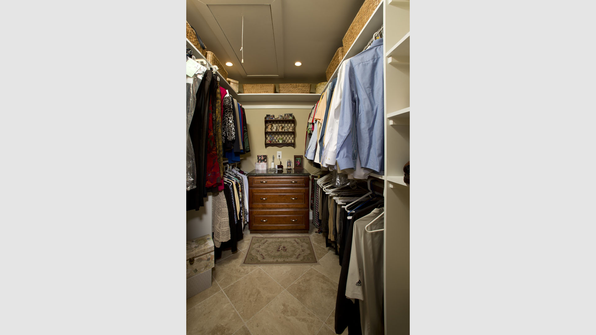 Stipe closet