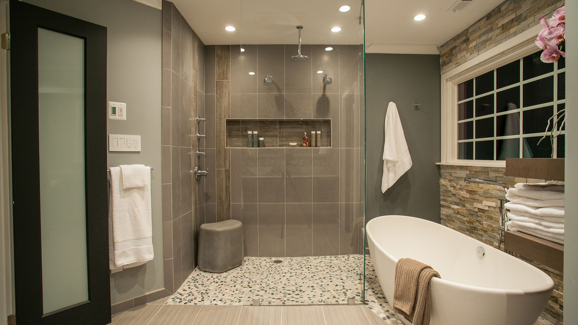 2015 NARI Capital CotY GRAND Award Winner, Residential Bath $25,000 to $50,000
