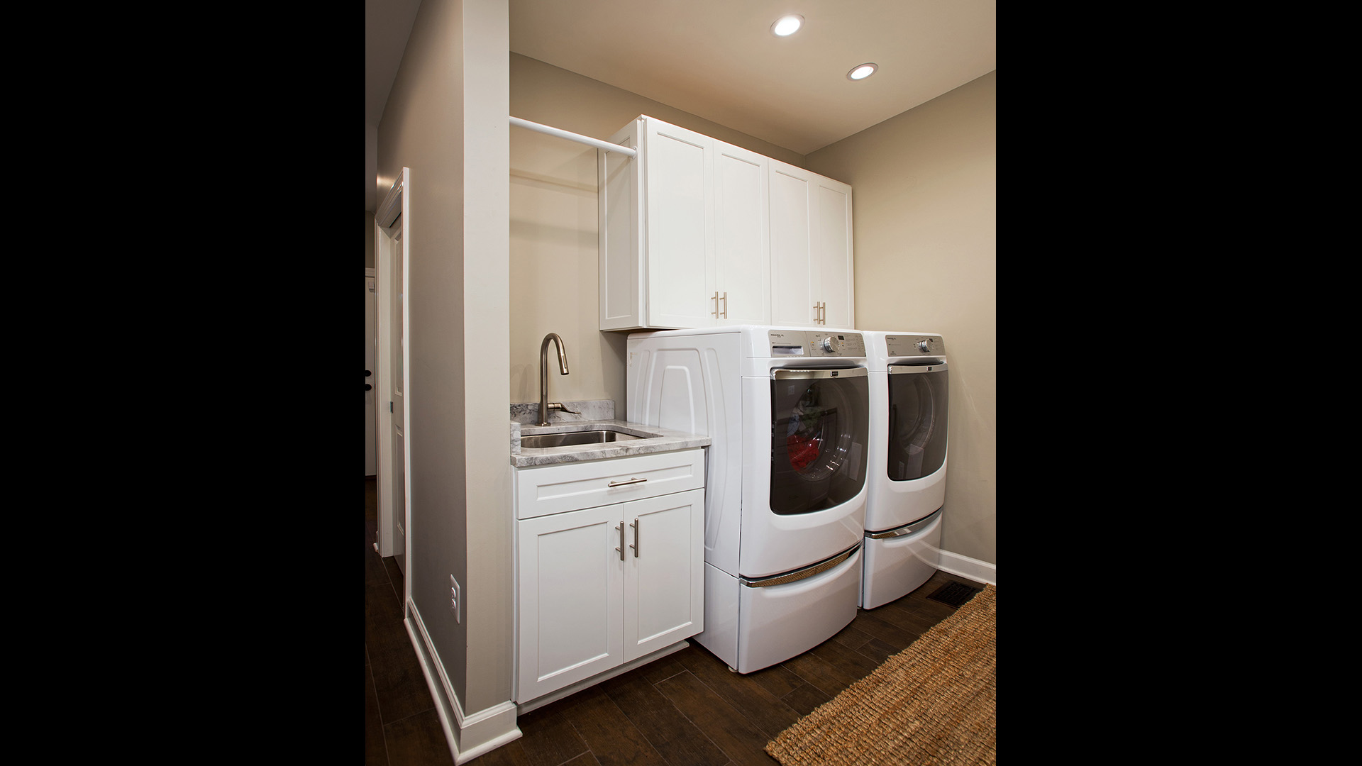 Maclean laundry sinK V