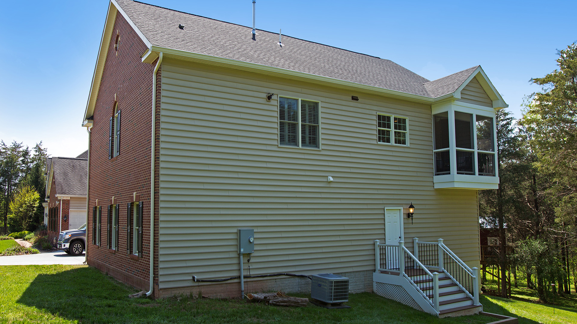 Linn Garage rear