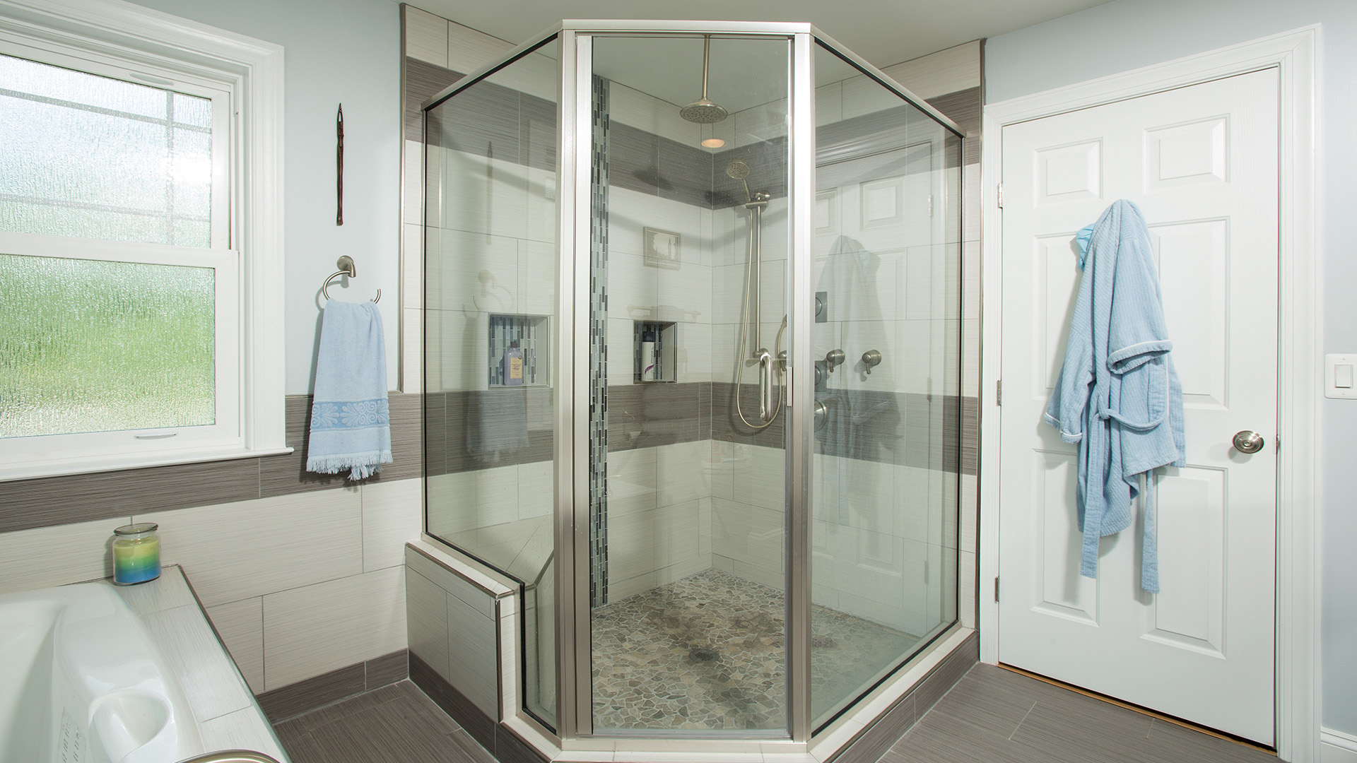 Quinn Mba shower