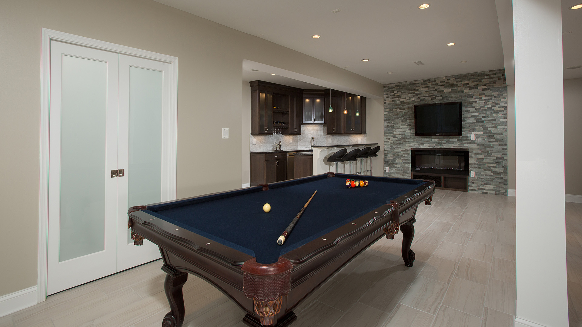 Wenzel pool bar R