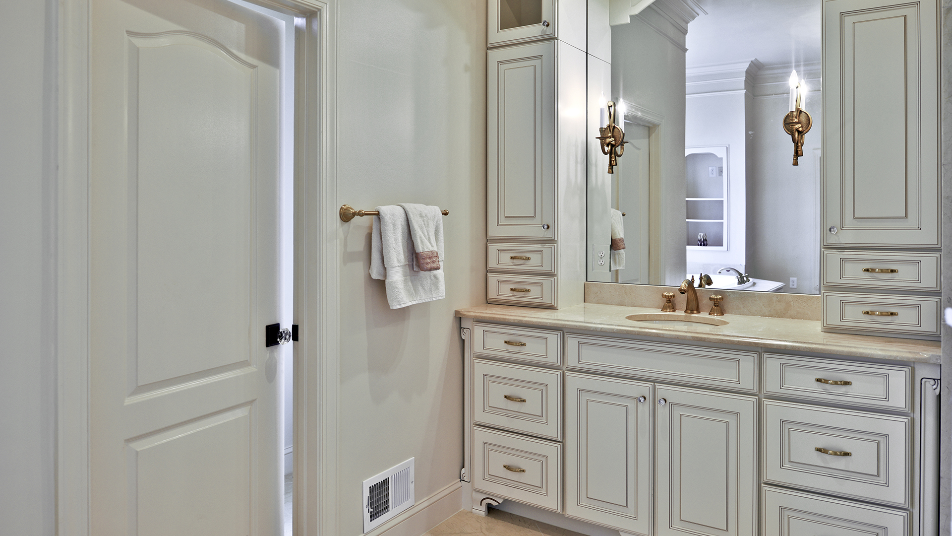 2018 NARI Capital CotY Grand Award Winner, Residential Bath Over $100,000