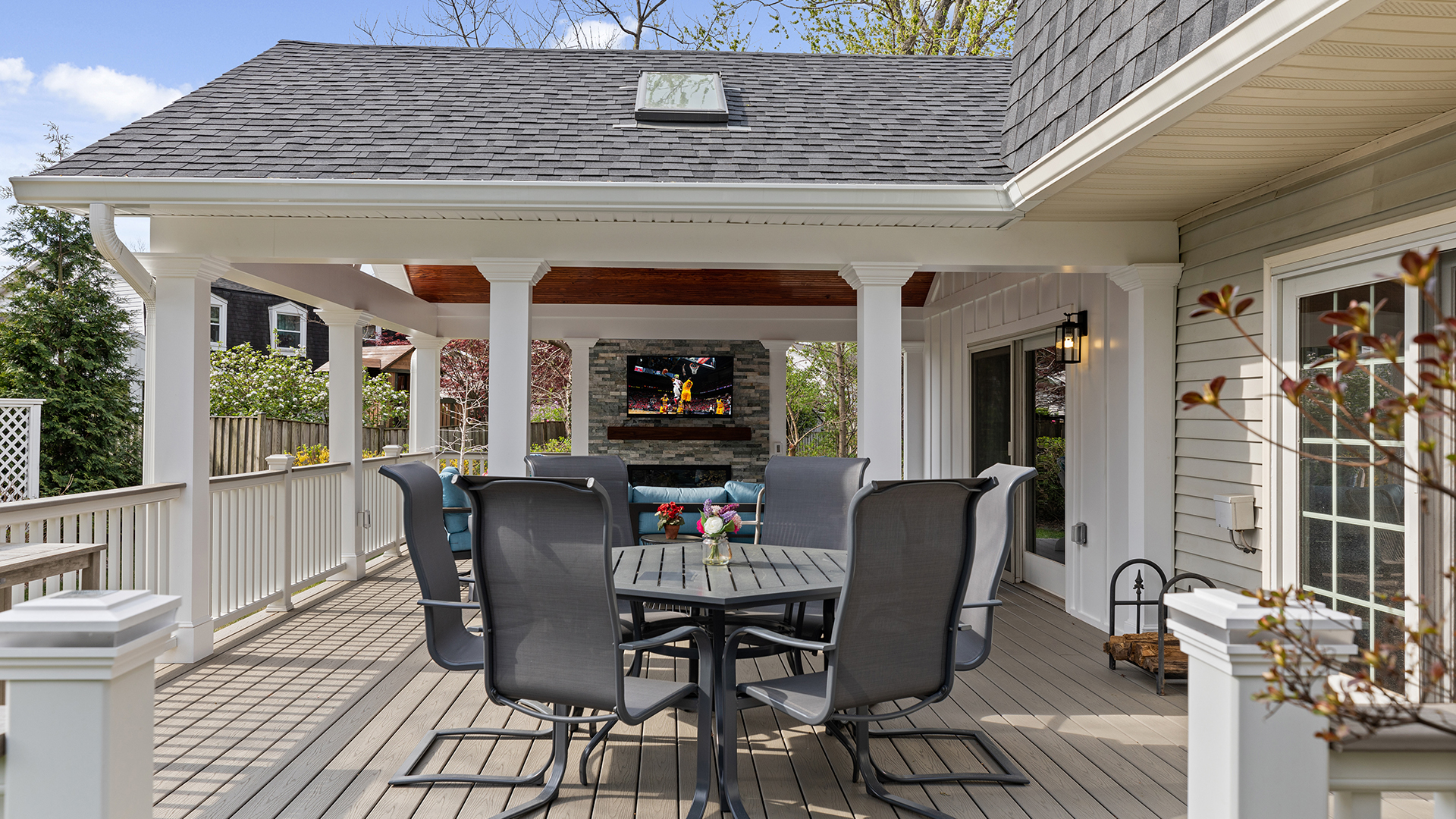 Outdoor Living - 2401-2